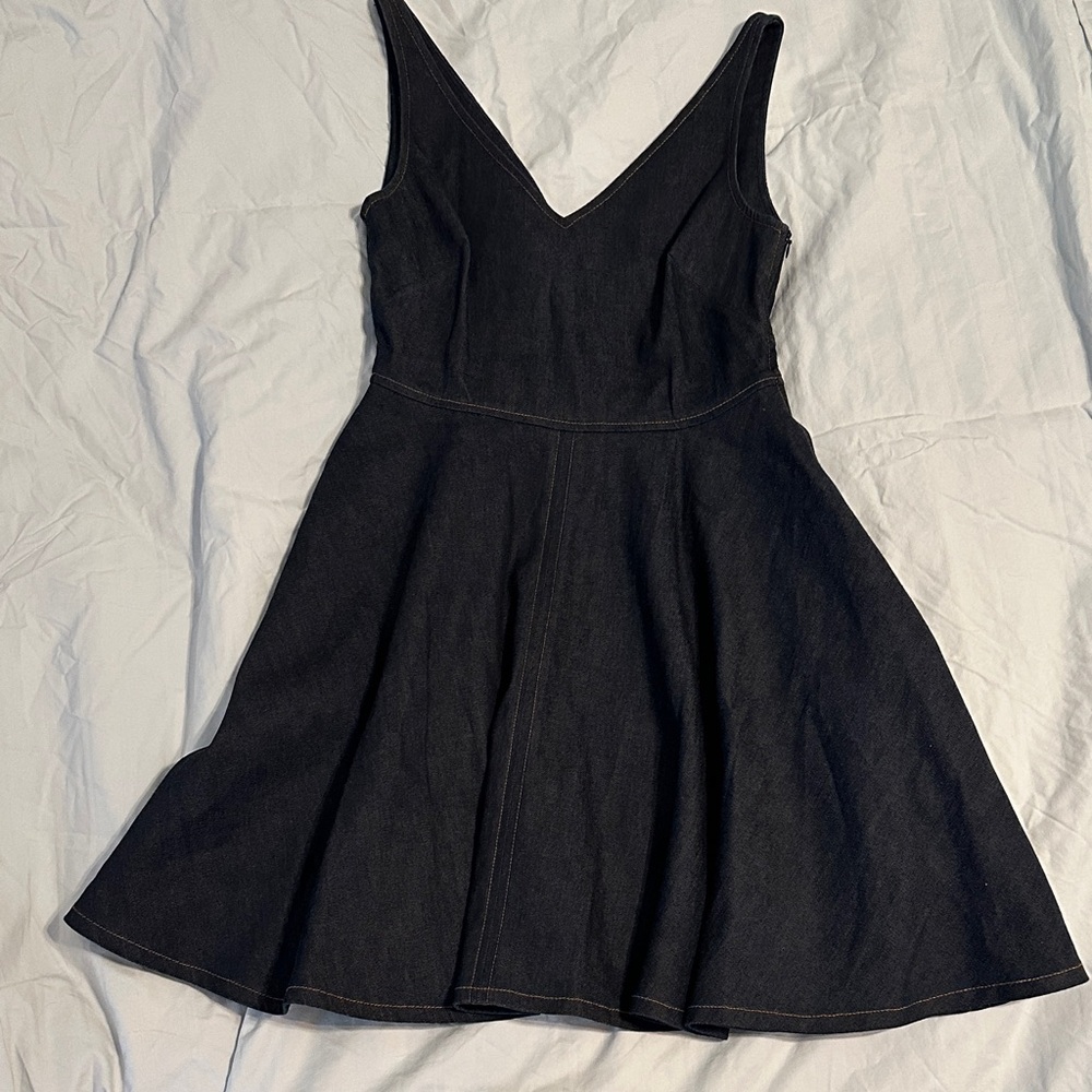 Chic Black V-Neck Mini Dress